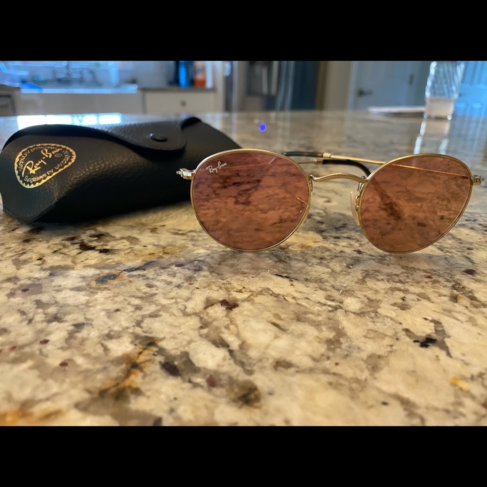 Ray-Ban Round Classic Circle Sunglasses  (Pink)